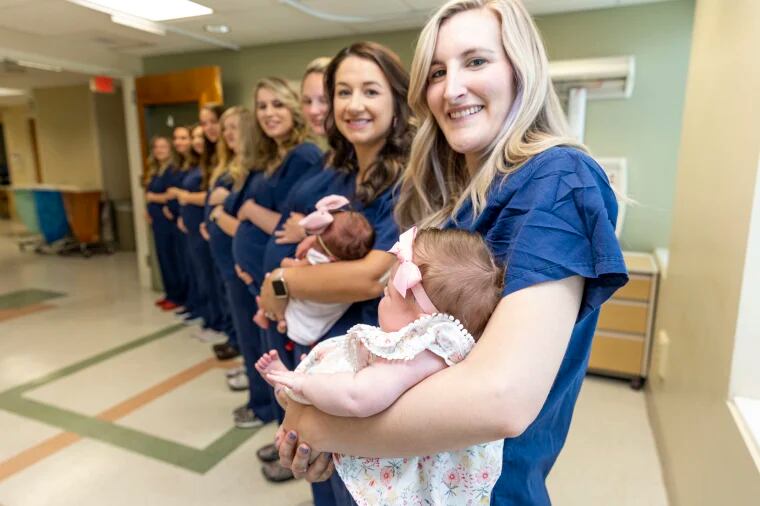 Dos de las 12 ya dieron a luz.