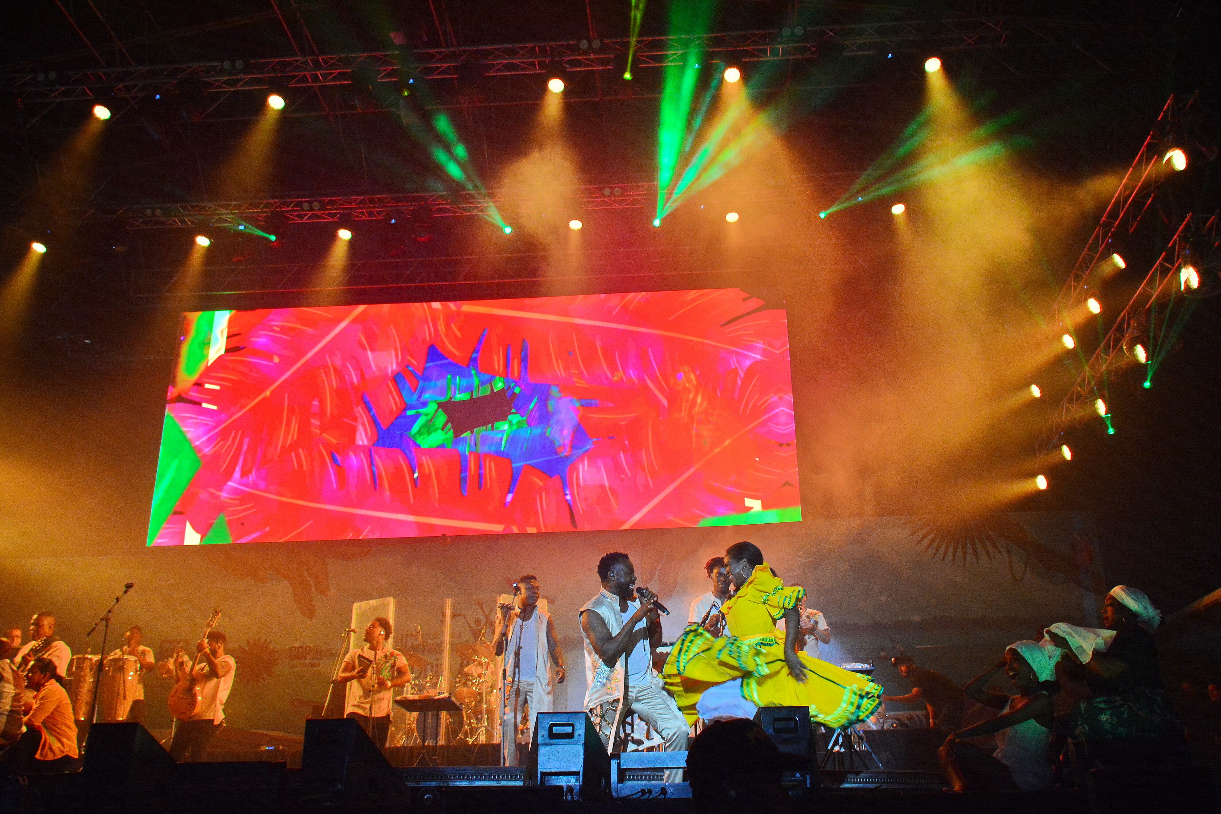 Herencia de Timbiquí, una de las agrupaciones más esperadas en la edición 2024 del Festival de Música del Pacífico Petronio Álvarez, no pudo terminar su presentación. De acuerdo con los organizadores del evento, ocurrió un inconveniente en el escenario. 
La Secretaría de Cultura de Cali, a través de un comunicado, aseguró que la agrupación se vio obligada a detener su espectáculo por una falla técnica, por lo cual, el show previsto para la noche de este sábado 17 de agosto de 2024 terminó minutos antes de lo previsto inicialmente. Foto Jorge Orozco / El País