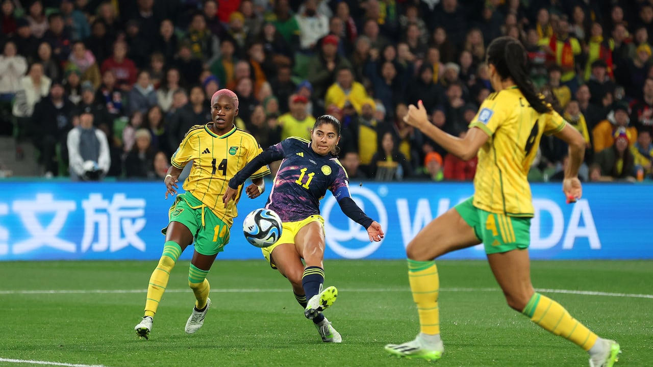 Catalina Usme al momento de marcar su gol frente a Jamaica.