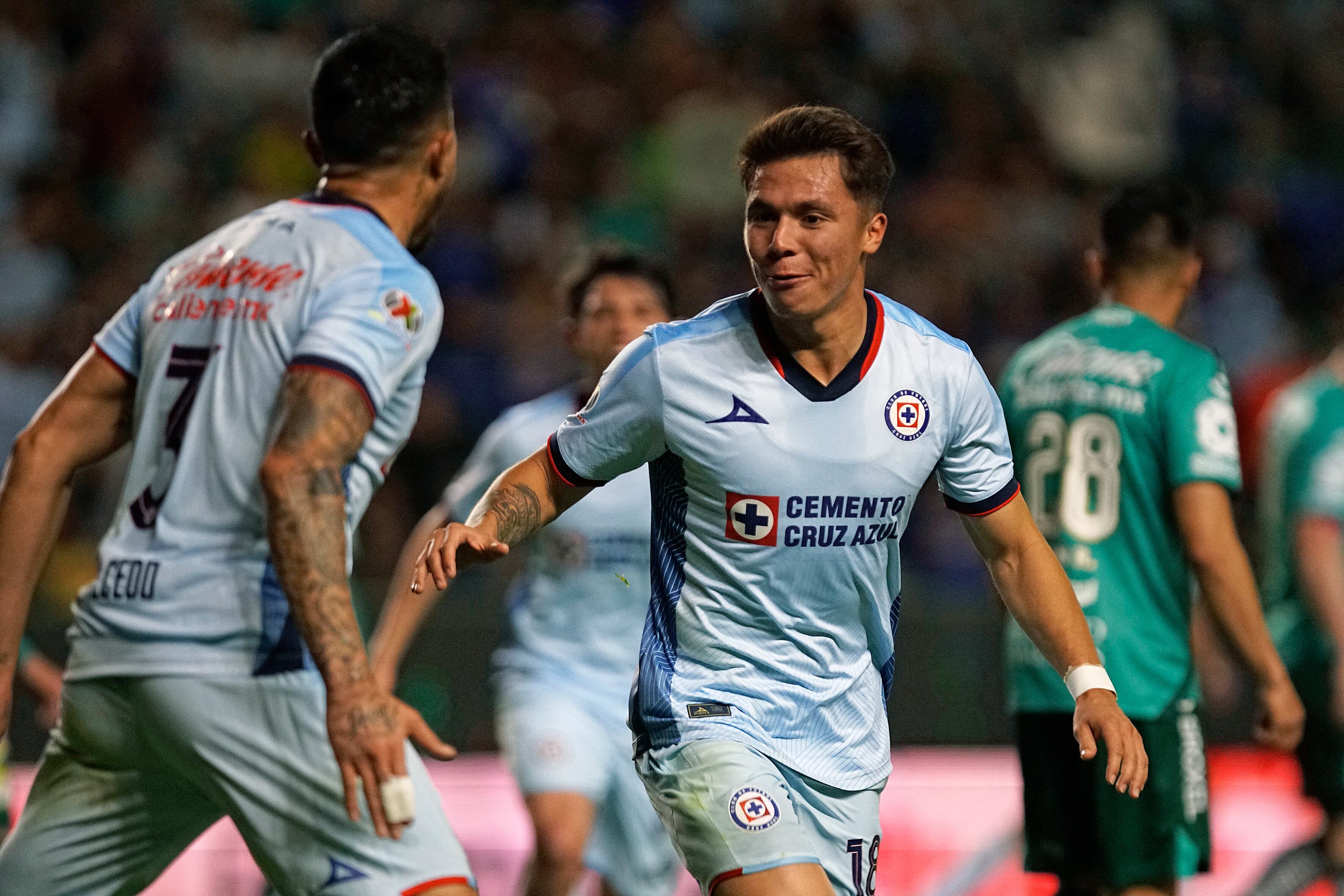 Cruz Azul ganó su sexto partido al hilo y es líder de la Liga MX