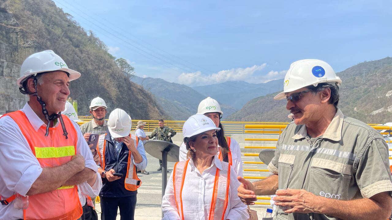 Cabello señaló que ante el crecimiento en la demanda de energía en el país y el retraso o ausencia de proyectos que puedan incrementar la oferta energética, “es fundamental seguir avanzando en la entrada en operación de las otras 4 turbinas de la segunda fase”. Foto: Procuraduría General