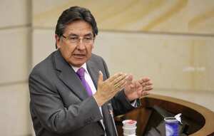 El fiscal general de la Nacin, Nstor Humberto Martnez, habla el lunes 13 de marzo de 2017, en el recinto del Senado, en Bogot, durante el ltimo debate a la reforma constitucional que habilita la Jurisdiccin Especial para la Paz, JEP. Foto: Carlos Julio Martnez / SEMANA