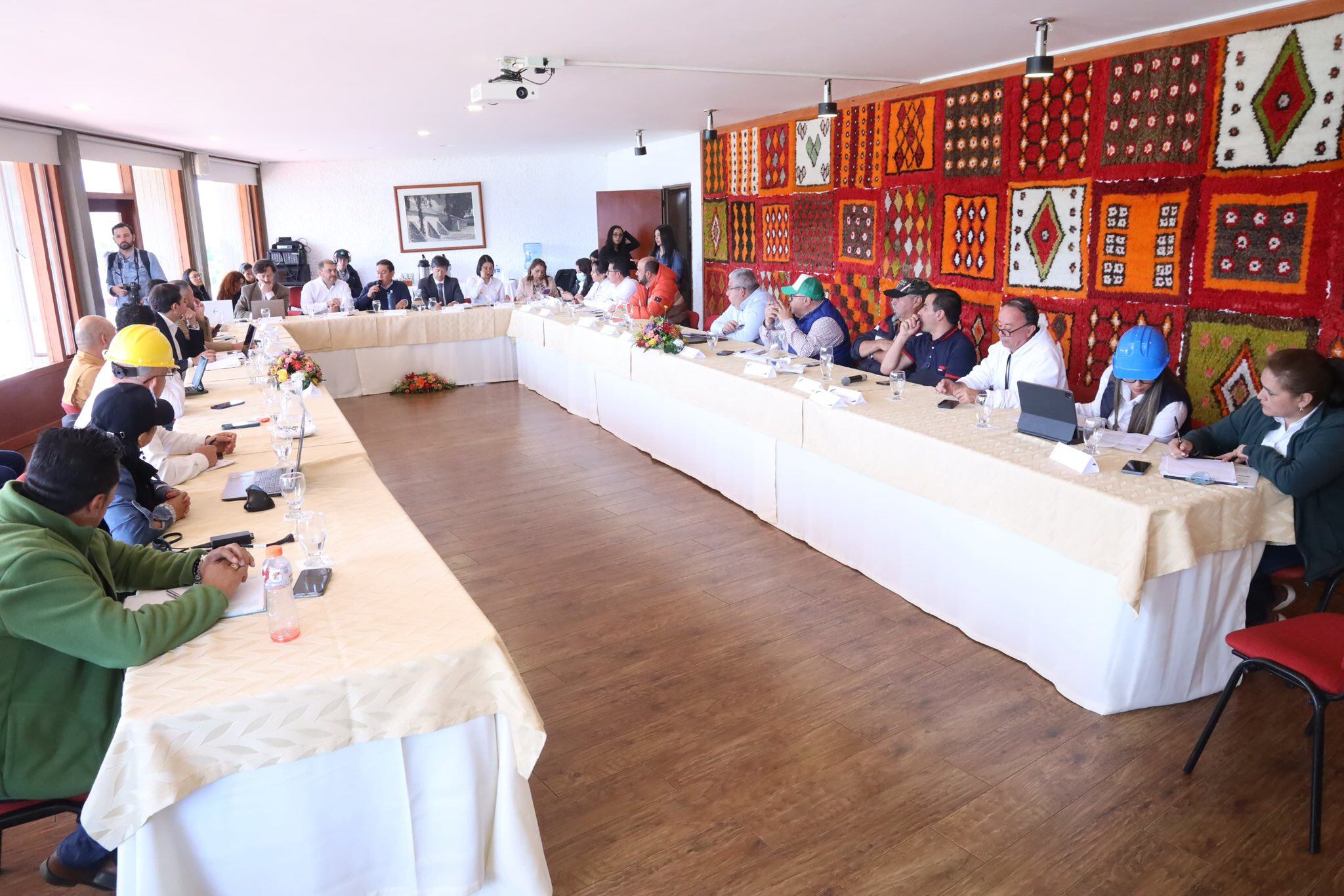 Mesas de conversación por el paro minero.