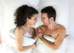 Da y recibe: el mejor sexo ocurre cuando una persona se esfuerza por darle placer a la otra. Un excelente amante no es el que tiene el mayor repertorio de movimientos sino el que le da atención y se esfuerza para hacer feliz a su pareja. Cuando a ambos les importa el otro y sus necesidades, el sexo se vuelve increíble. Foto: Ingimage.