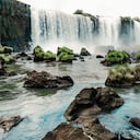 Panorama escénico de la cascada, Cataratas del Iguazú, Parque Nacional Foz de Iguazú, Brasil