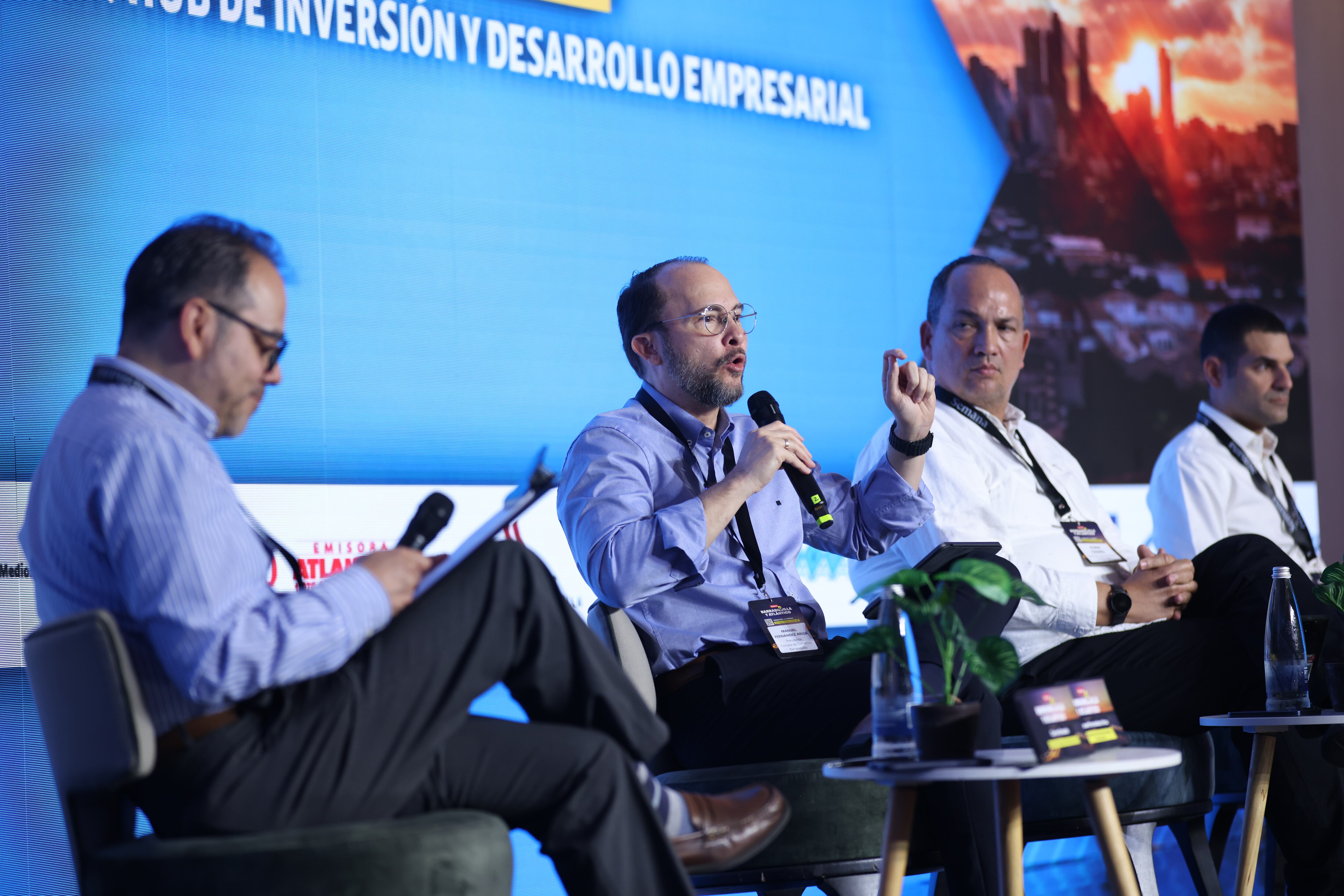 Semana por Colombia Barranquilla y Atlántico
Martes, 9 de septiembre de 2025  Barranquilla
CONVERSATORIO | Atlántico: hub de inversión y desarrollo empresarial
Manuel Fernández Ariza Presidente de la Cámara de Comercio de Barranquilla
Juan Cediel Gerente de Sostenibilidad de Ultracem
Efraín José Cepeda Tarud Presidente del Comité Intergremial del Atlántico
Gian Piero Celia Presidente del Banco Serfinanza
Modera: Carlos Enrique Rodríguez Subdirector general de SEMANA