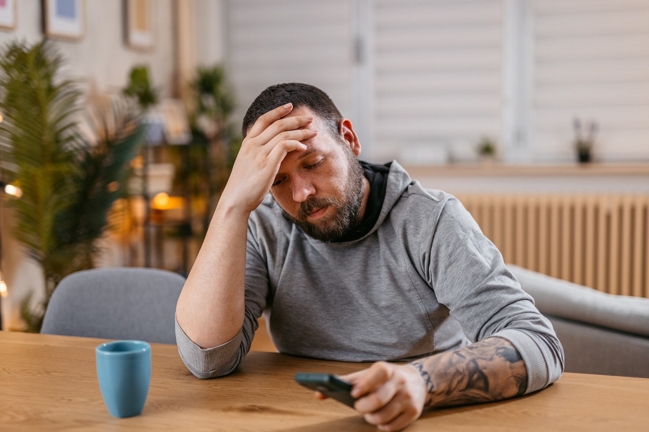 Cargar un celular sin un cargador convencional es posible con métodos alternativos que pueden hacer la diferencia.