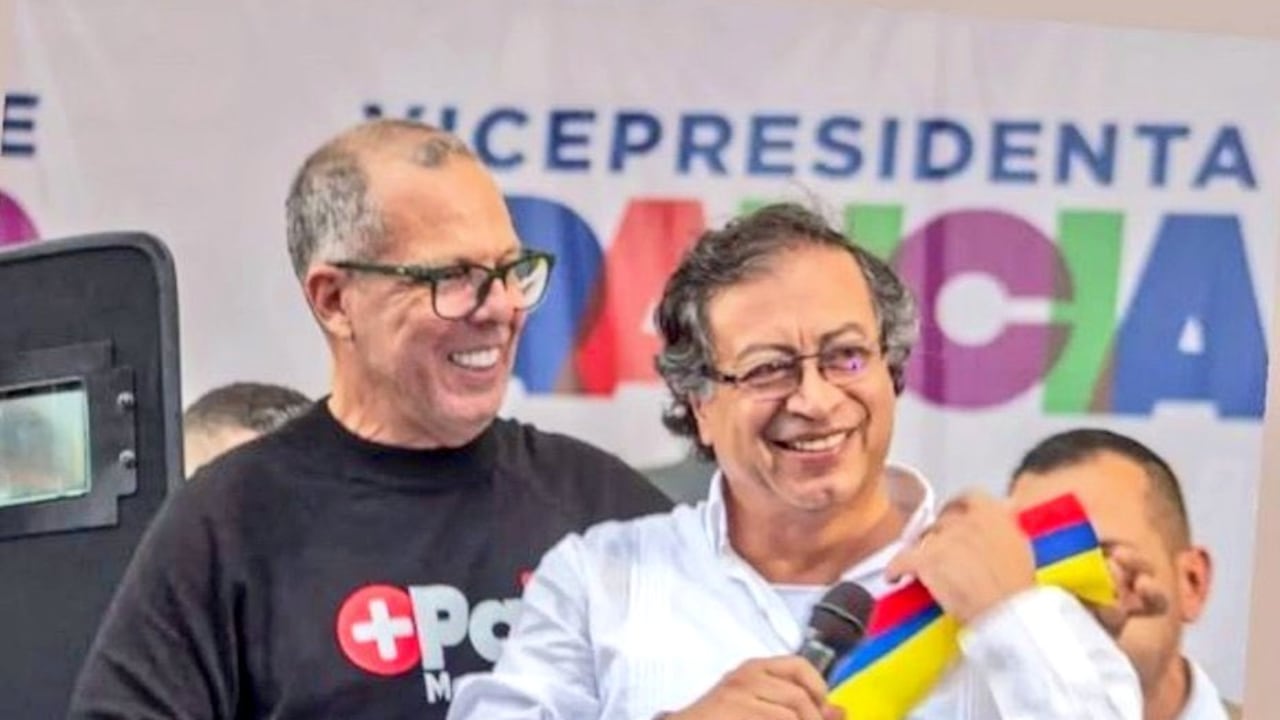 Alfredo Saade en medio de la campaña presidencial de Gustavo Petro