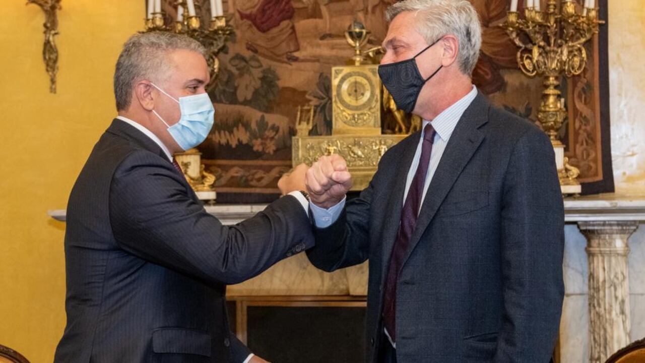 Iván Duque presidente de Colombia con el director de la Oficina del Alto Comisionado de ONU para los Refugiados Filippo Grandi.