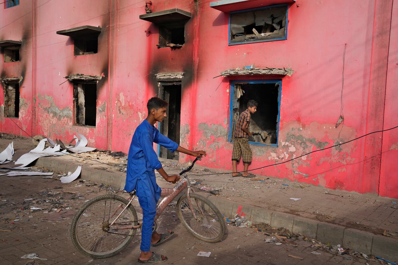No había víctimas, ya que los cristianos que vivían en una zona residencial en la ciudad de Jaranwala, en el distrito de Faisalabad, se apresuraron a huir a lugares más seguros con sus familias tras uno de los ataques más destructivos registrados en el país contra la comunidad cristiana.