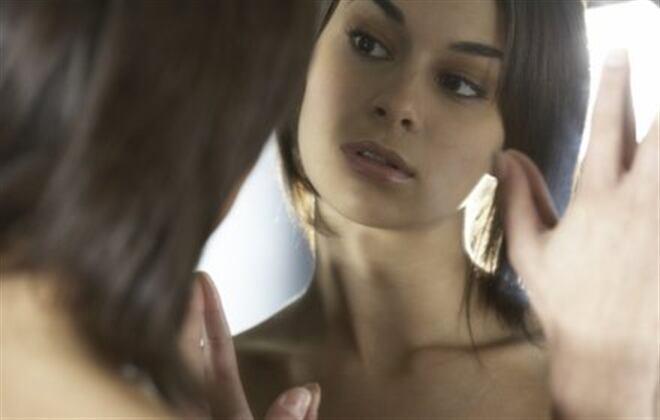 Desde temprana edad, las mujeres comienzan a percibir mayores cambios en su piel, razón por la cual, han tomado conciencia frente a su cuidado y están de manera permanente en la búsqueda de productos que cumplan con este propósito