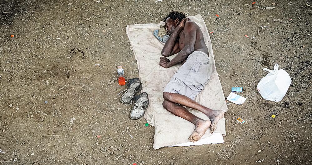     En las calles hay desde doctores hasta ingenieros y otros profesionales que cayeron en las garras de la droga. Mujeres denuncian abusos colectivos y las riñas son cada vez más frecuentes. 