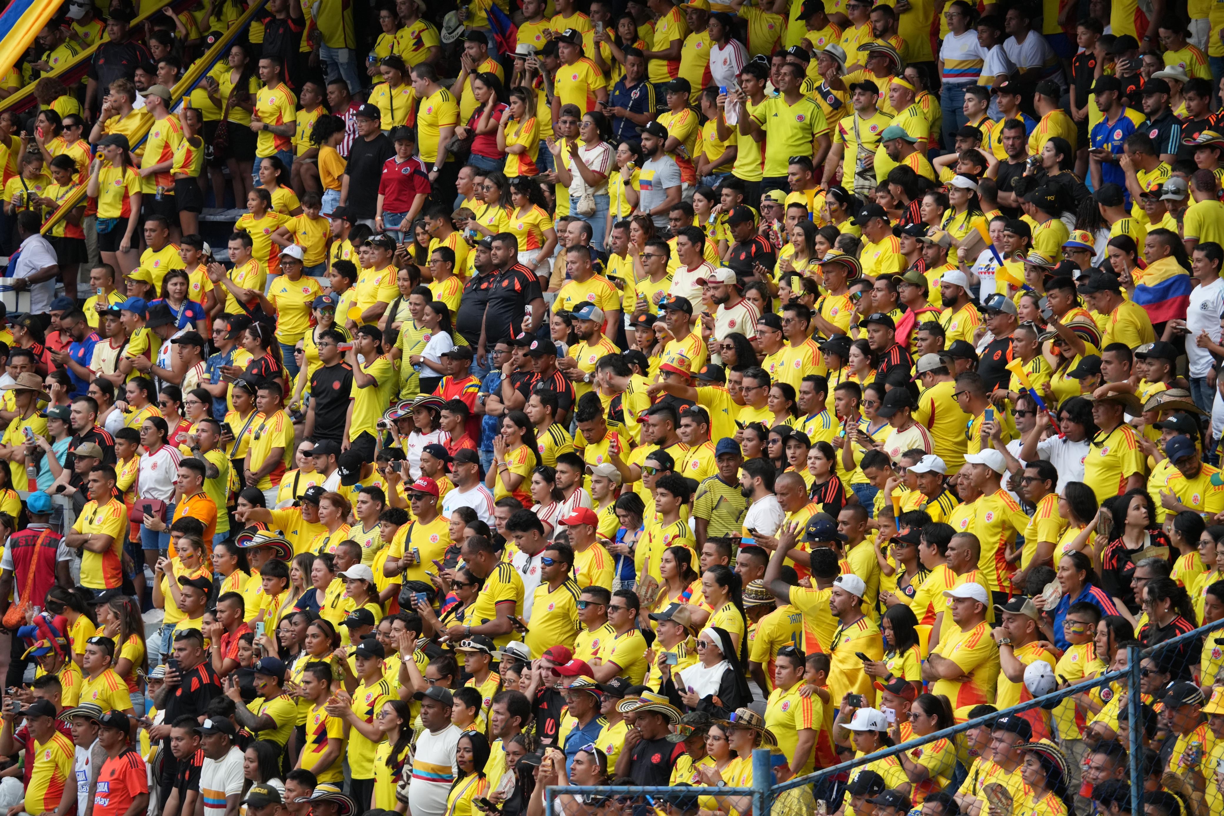 Hinchas de Colombia en el estadio Metropolitano de Barranquilla.