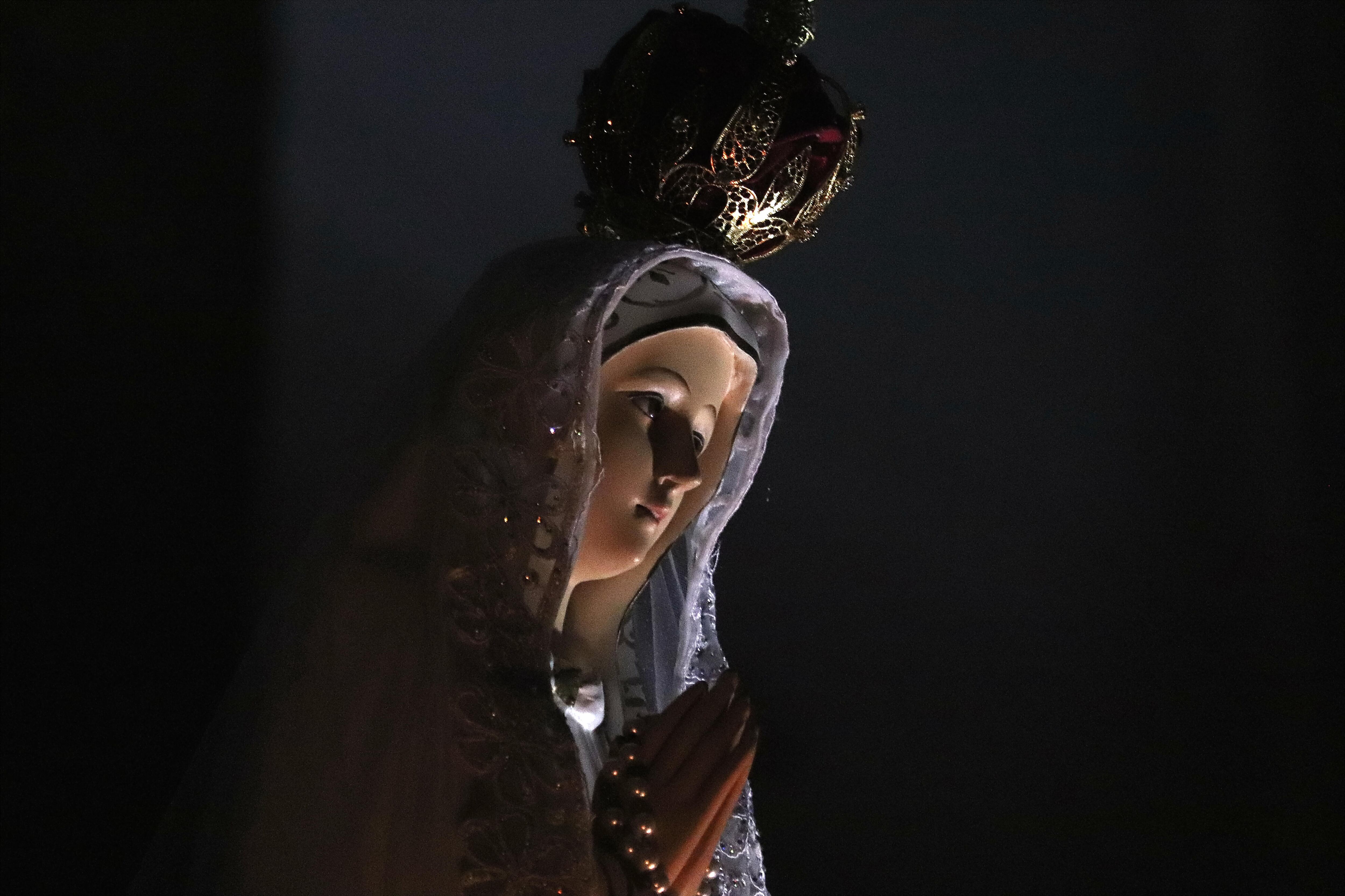El Santuario de Fátima se llena todo los lunes a las seis de la tarde con la oración de la Cornilla de la Divina Misericordia dirigida por el Padre Omar Arturo López Pérez. foto Bernardo Peña abril 25 de 2023