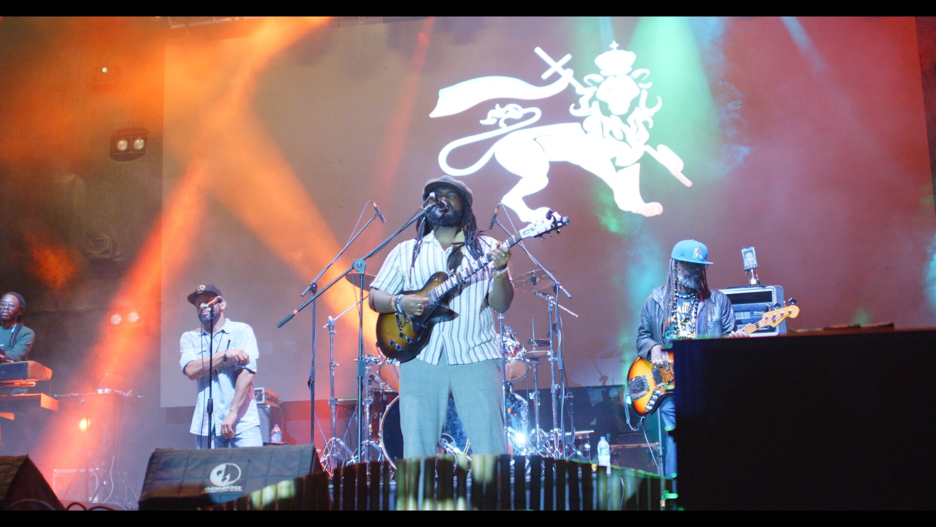 Aston Barrett Jr. comandando a The Wailers.