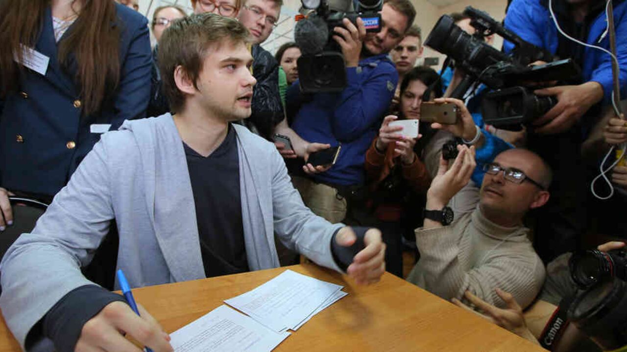 Ruslan Sokolovsky (der.) se había declarado inocente al comienzo del juicio.