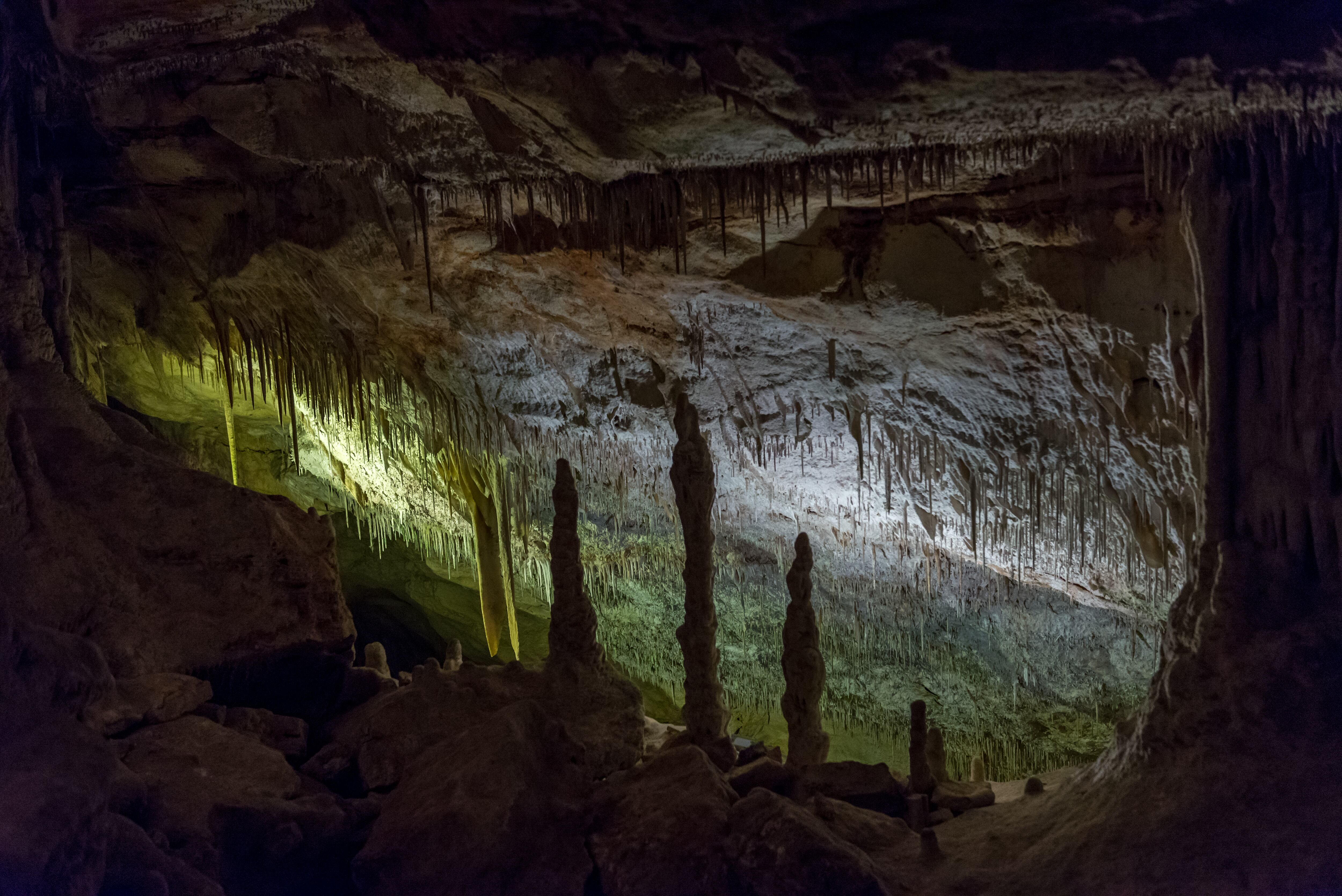 image of the stalactites and stalagmites in the cave