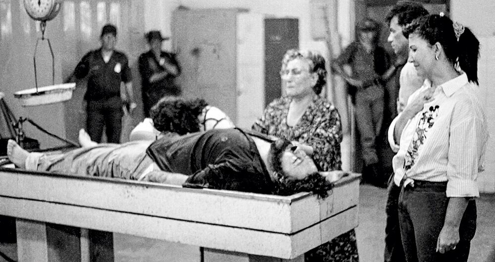 Pablo Escobar tras su muerte en 1993.