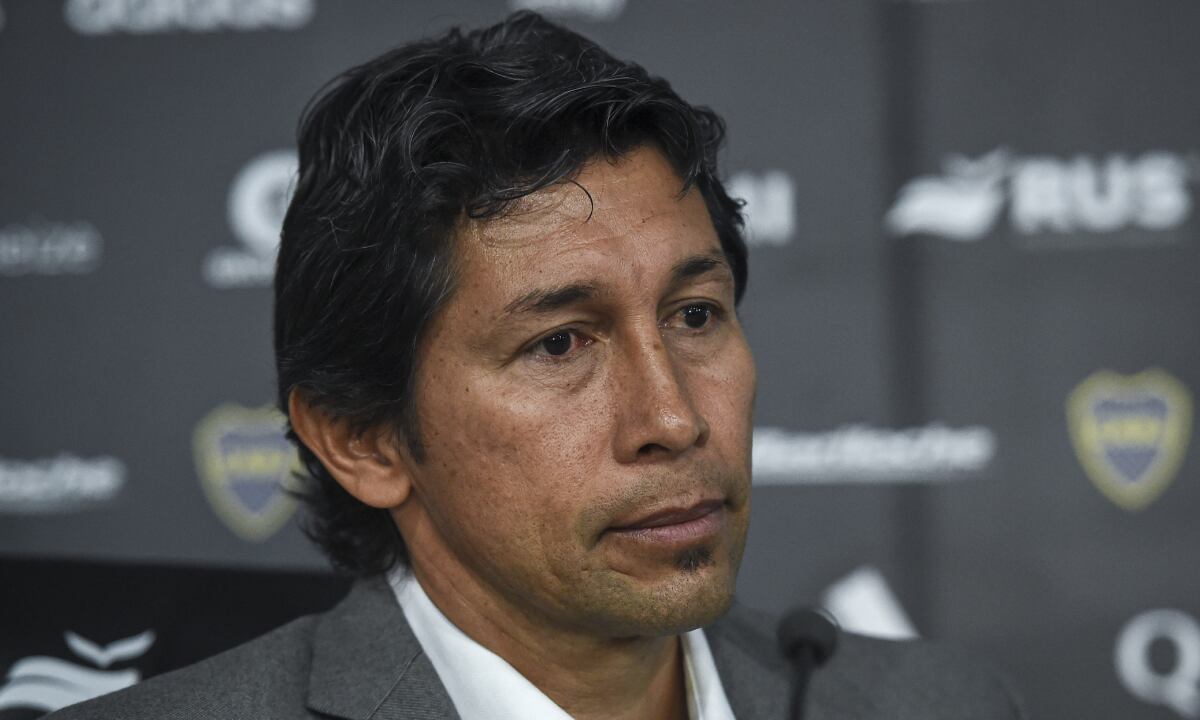 BUENOS AIRES, ARGENTINA - JANUARY 31: Jorge Bermudez former player of Boca Juniors and currently leader of the Soccer Department speaks to the press during his presentation as Boca Juniors' latest signing on January 31, 2020 in Buenos Aires, Argentina. (Photo by Getty Images/Marcelo Endelli)