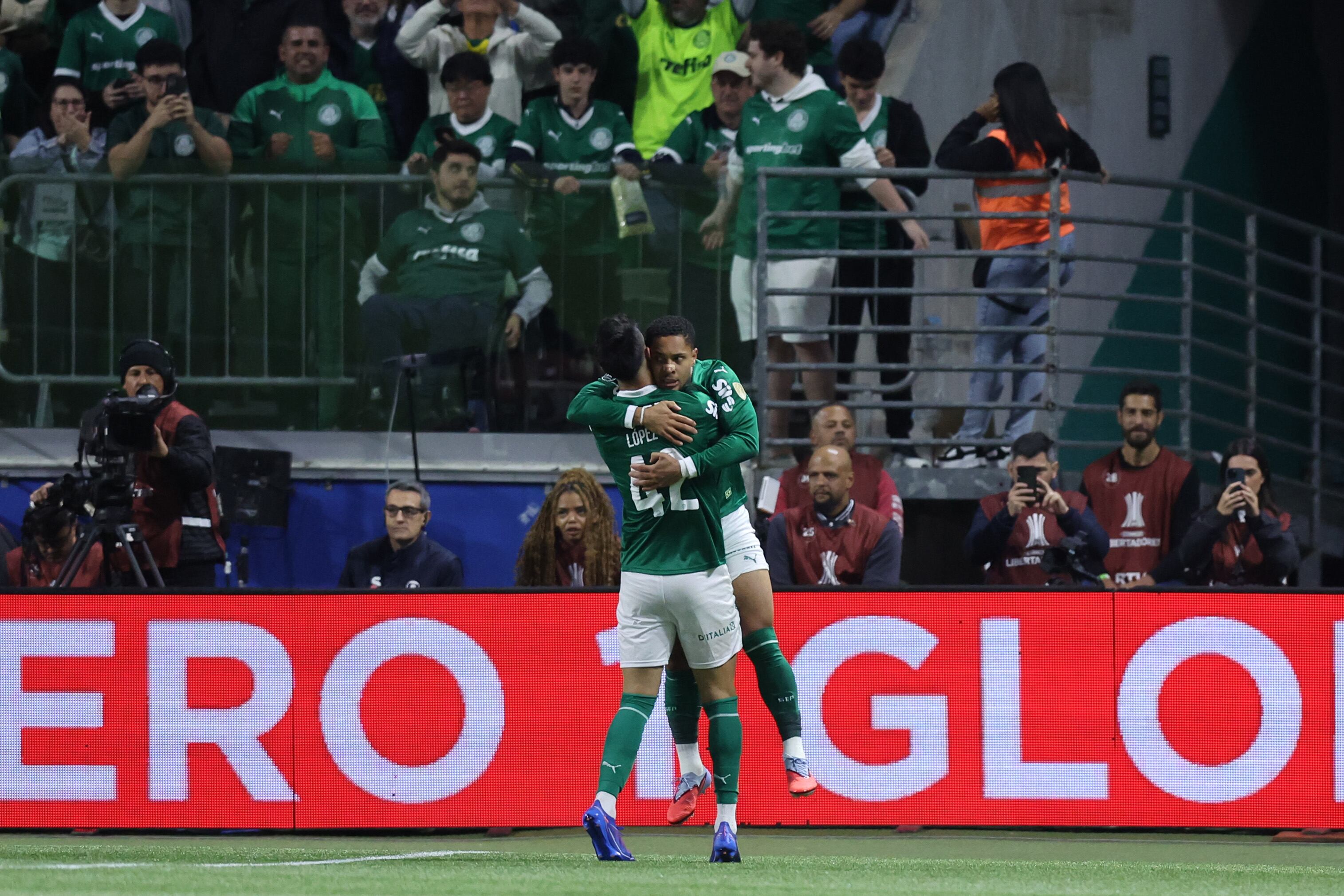 Palmeiras aumentó su ventaja sobre River Plate.