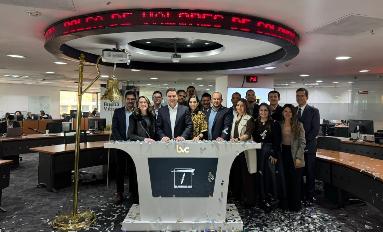 Equipos de Transmilenio, Grupo Cibest Capital, Aval Fiduciaria, Valores Bancolombia, Credicorp Capital, Corredores Davivienda y BVC que ejecutaron la emisión del sistema de transporte masivo de Bogotá.