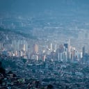 Horizonte urbano de Medellín, Colombia, el 20 de enero de 2012. (Foto de Diego Cupolo / NurPhoto a través de Getty Images)