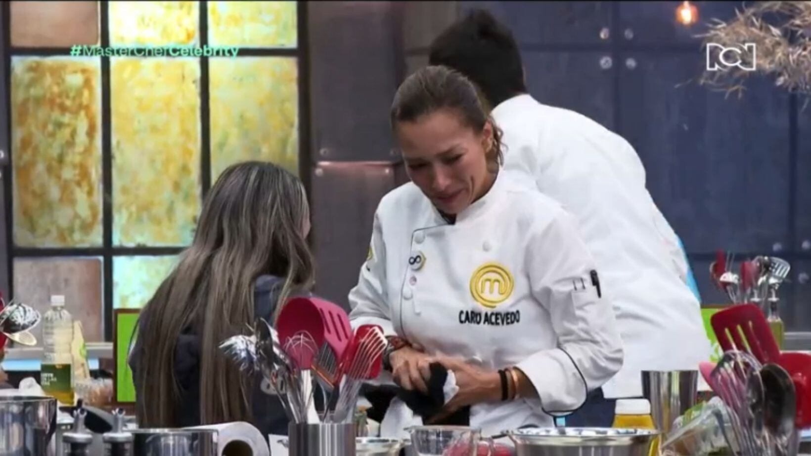 "Me volé el dedo": Accidente de Carolina Acevedo en 'MasterChef' prendió las alarmas entre los televidentes
