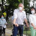 En noviembre de 2020, el embajador de Dinamarca en Colombia, Erik Høeg, se paseó en bicicleta por las ciclorrutas de Medellín.