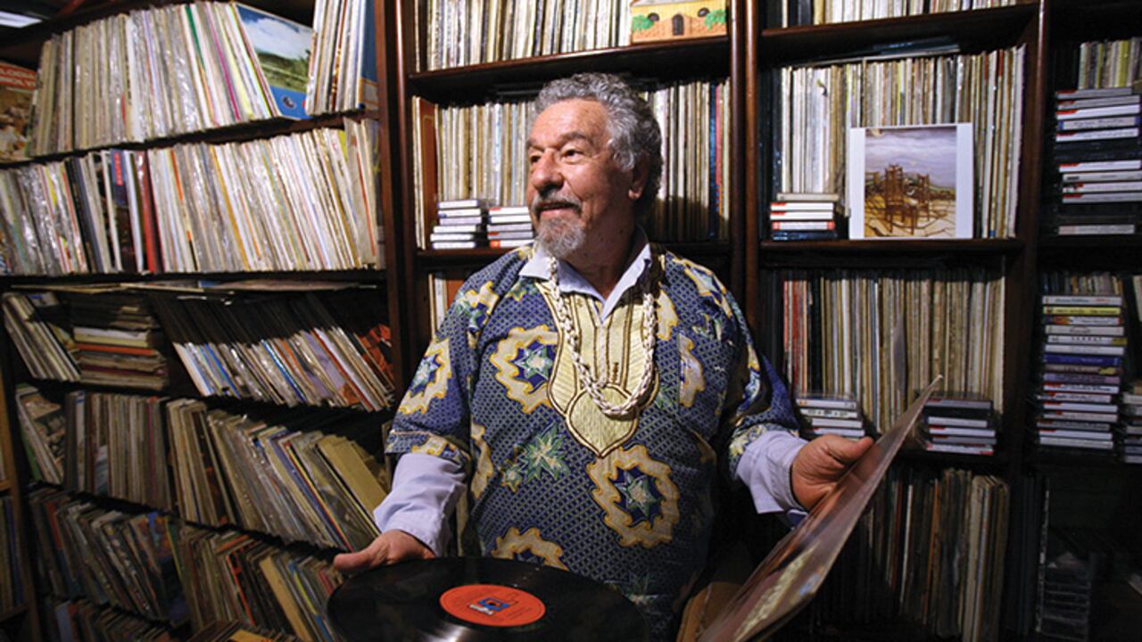 Entre las 50.000 piezas de la colección de César Pagano se hallan acetatos, discos compactos, casetes y videos de distintos géneros musicales.