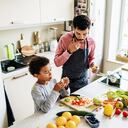 Particularmente, las frutas se destacan por ser ricas en fibra y vitaminas.