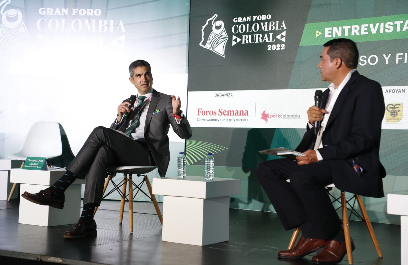 Hernando Chica Zuccardi, presidente del Banco Agrario y Luis Arturo Paez, director de RTVC Noticias.