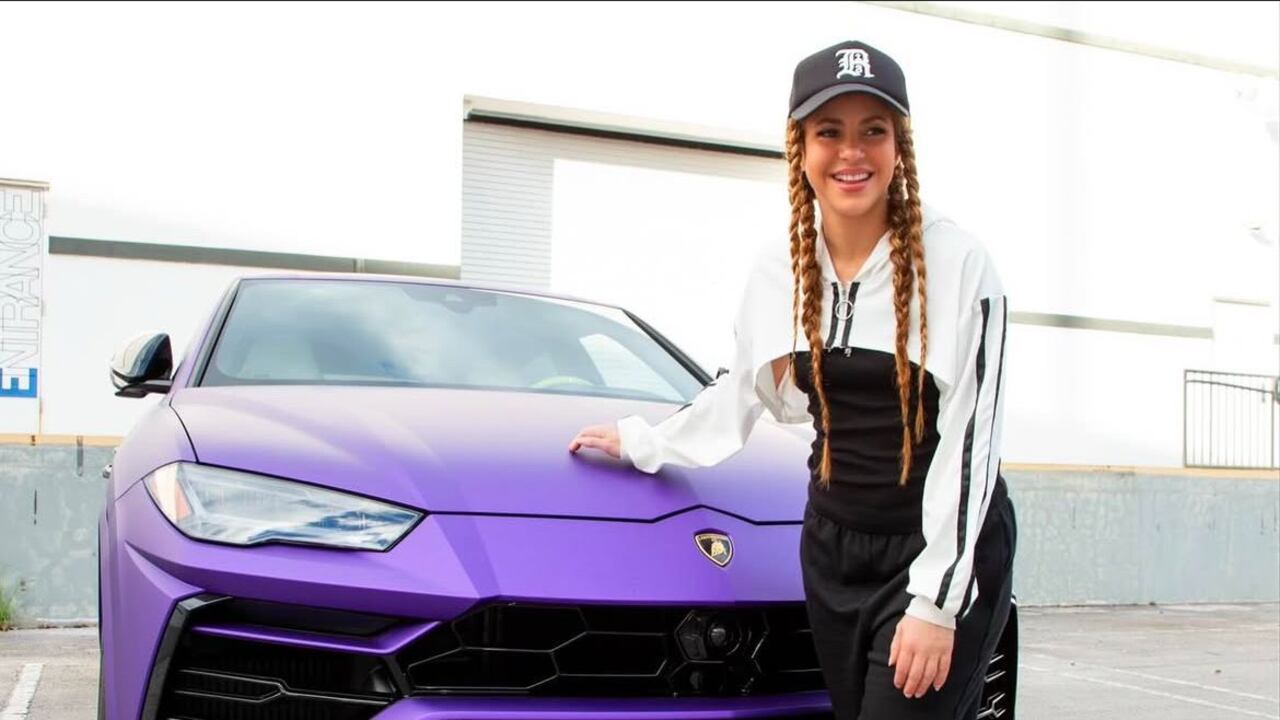 Shakira entrega su Lamborghini Urus a joven colombiano tras creativa propuesta