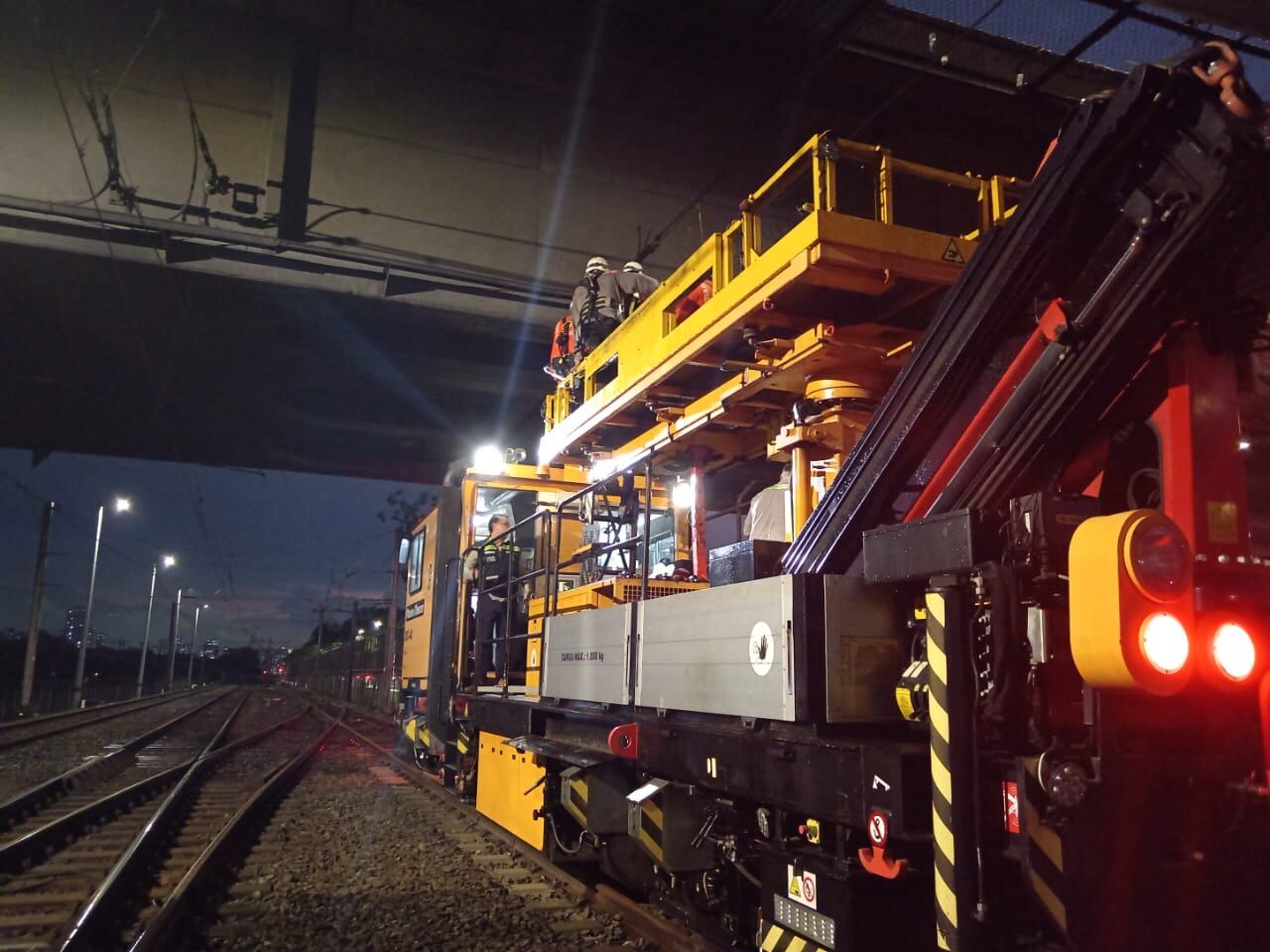 Labores de reparación tras emergencia en el Metro de Medellín.