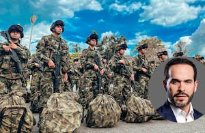 Integrantes del Ejército Nacional y el presidente Abelardo De La Espriella.