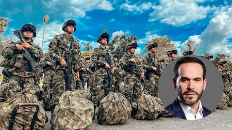 Integrantes del Ejército Nacional y el presidente Abelardo De La Espriella.