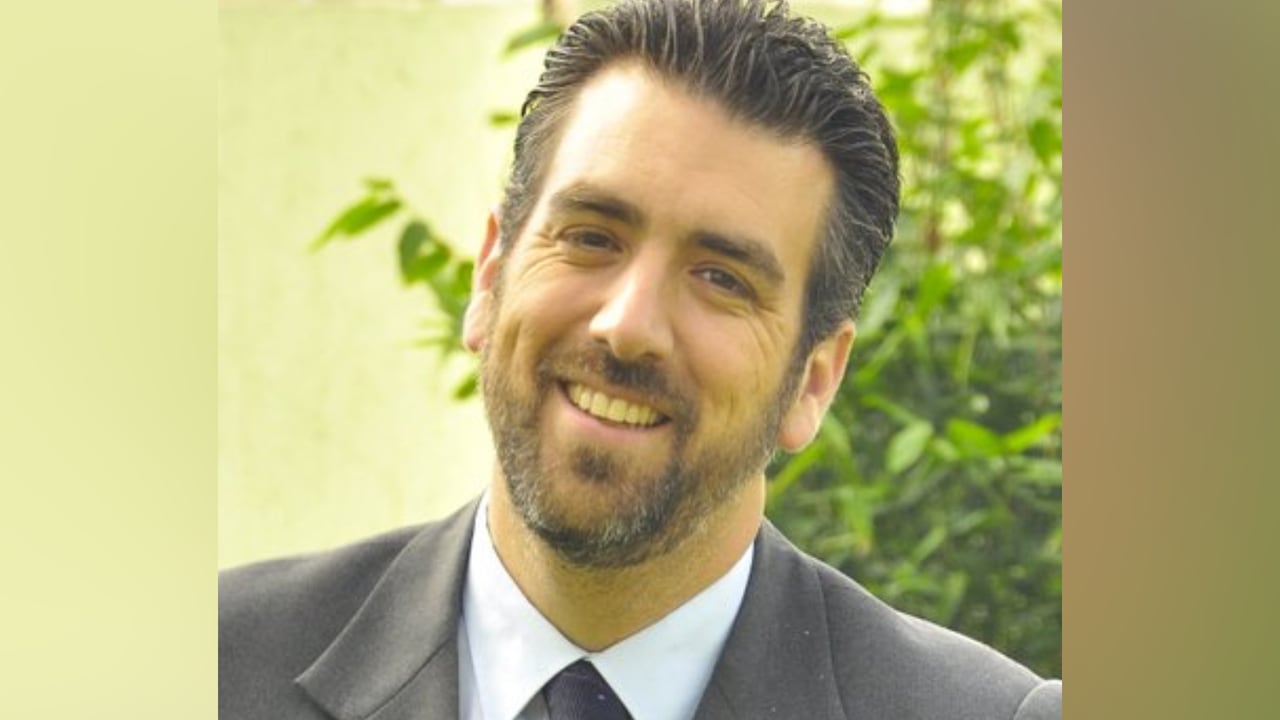 Carlos Cornejo afirma que su contrato era renovado en la cadena, mes a mes.