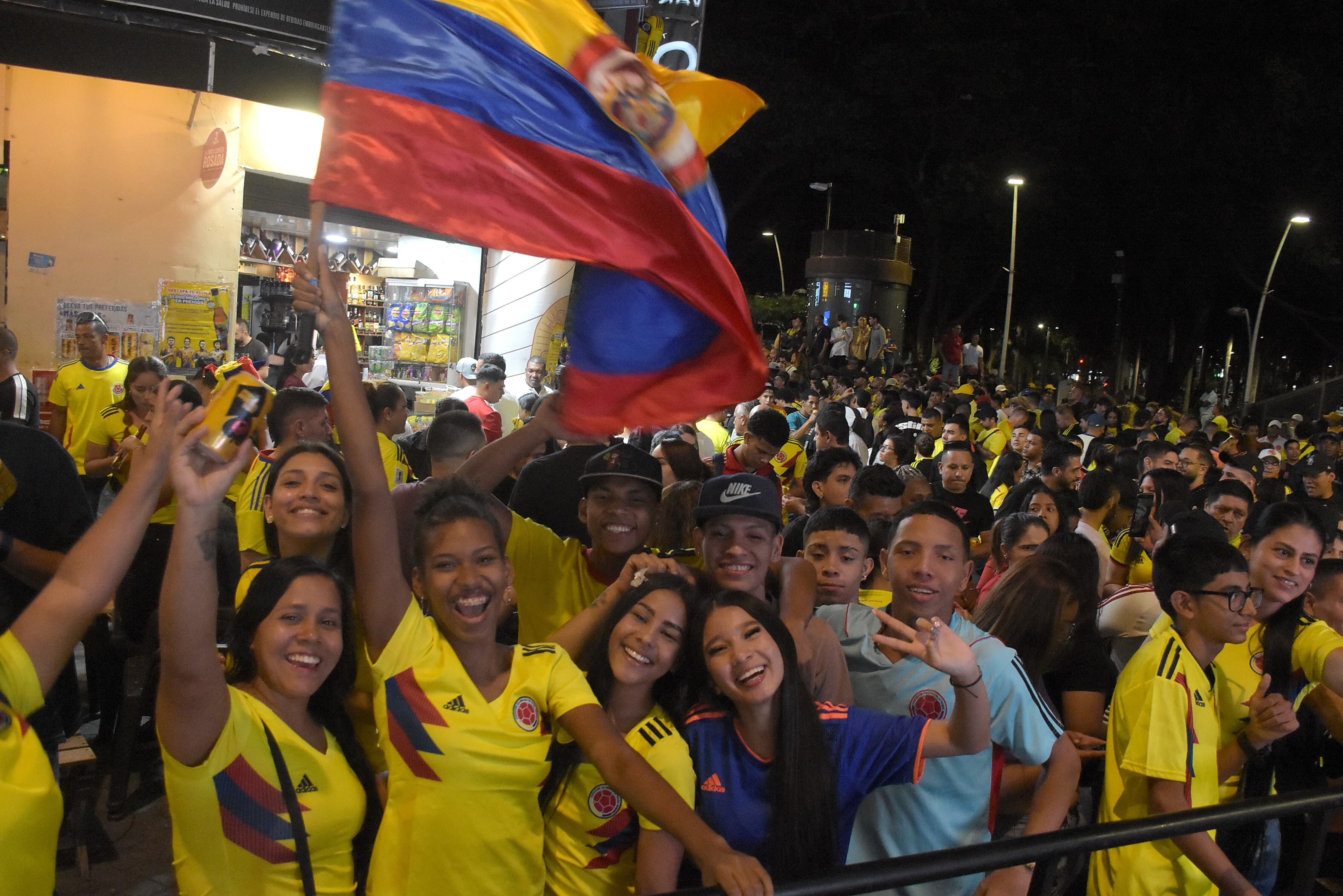 Celebración Triunfo de Colombia desde el boulevard del río.