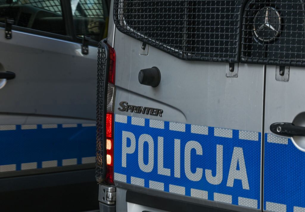 Las autoridades polacas han logrado detener a un hombre de 18 años que presuntamente estaba planeando llevar a cabo un atentado suicida contra un edificio gubernamental en el país.