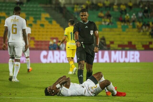Imagen del árbitro Luis Delgado en el Bucaramanga vs. Once Caldas del primer semestre.
