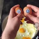 Con huevos un tiktoker predice los resultados de Champions League