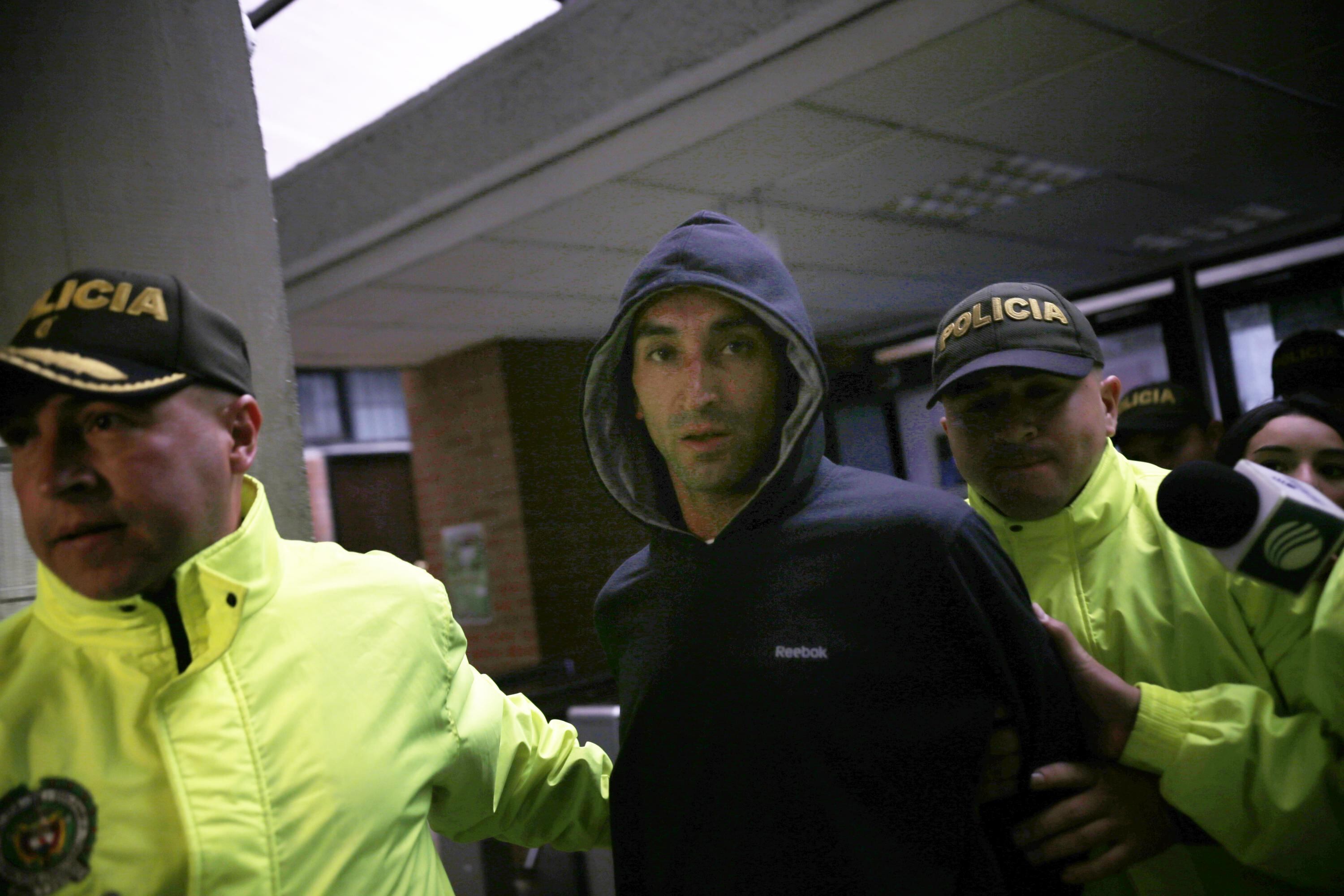 .A los juzgados de paloquemao llegó Ricardo Carvajal, presunto responsable del ataque terrorista perpetrado este jueves contra la Escuela General Santander.