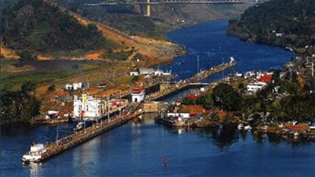 CAF participa en la financiación del proyecto de ampliación del Canal de Panamá con US$300 millones, al igual que la Corporación Financiera Internacional (CFI), mientras que el Banco Interamericano de Desarrollo (BID lo hace con US$400 millones, el Banco Europeo de Inversiones (BEI) con 500 millones y el Banco de Cooperación Internacional de Japón (JBIC), con 800 millones.