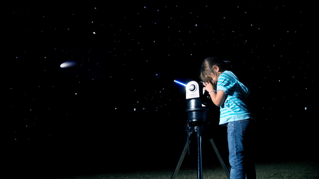 Travesía entre las estrellas representa una oportunidad única para sumergirse en el universo de manera artística y educativa.