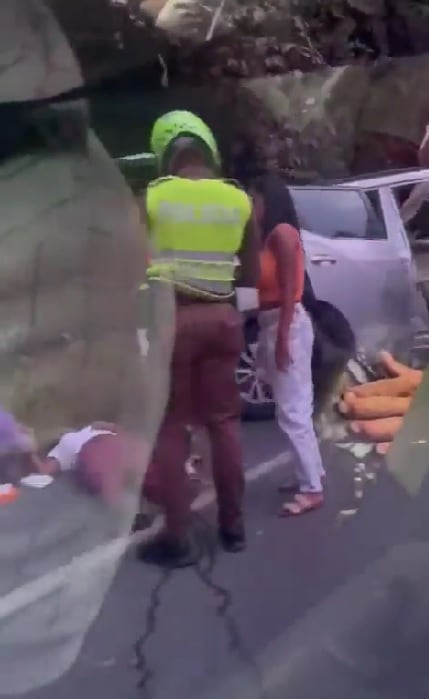 Tres vehículos protagonizaron fuerte accidente en vía al kilómetro 18 de Cali.
