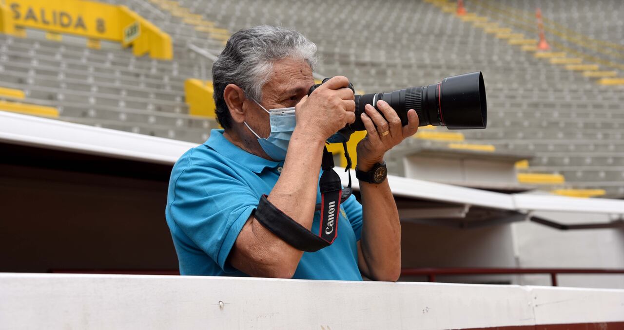 James Arias, reportero gráfico. Plaza de toros de Cañaveralejo, 29 de diciembre de 2021.