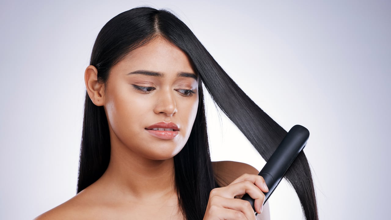 El uso excesivo de plancha puede debilitar el cabello.