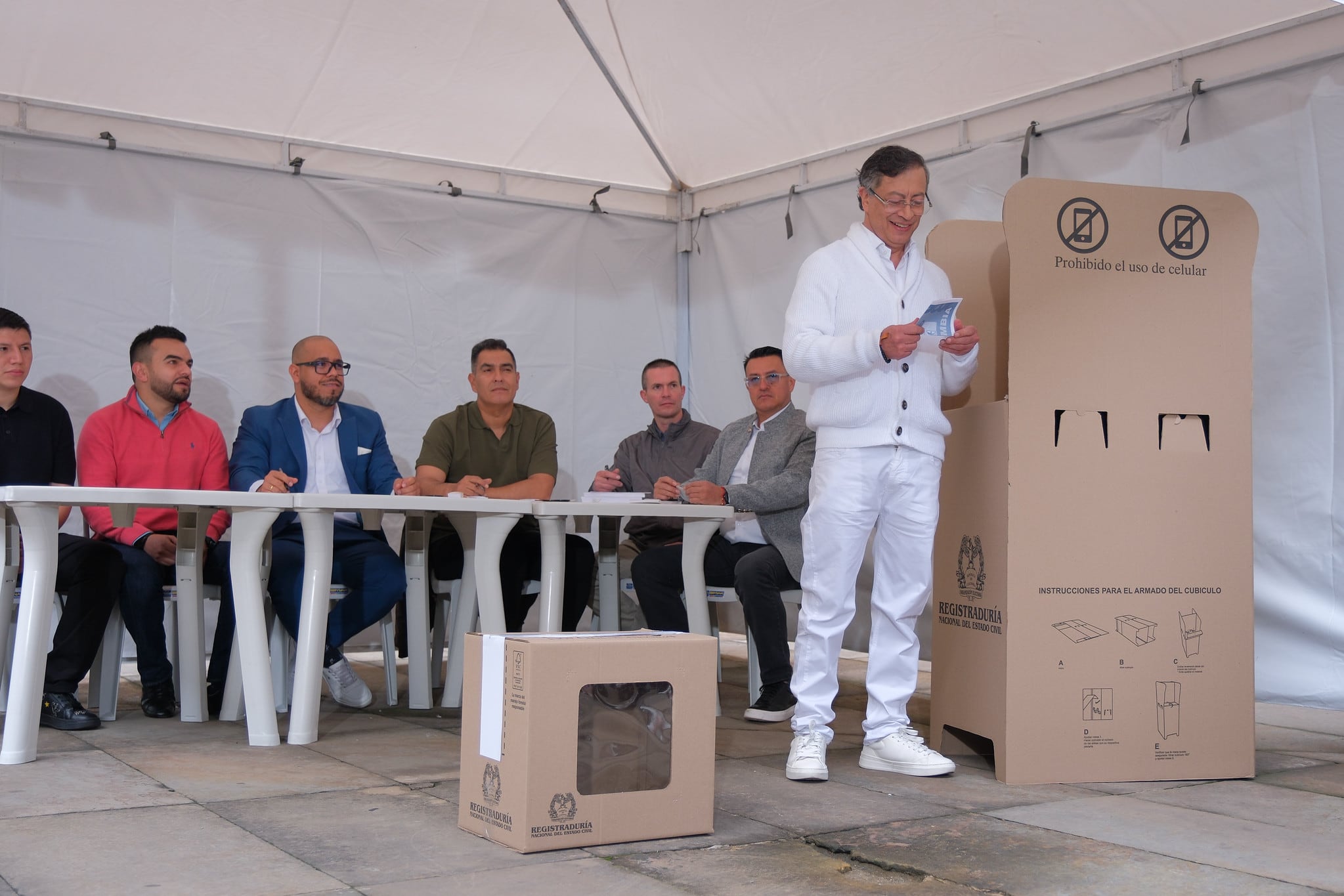 El presidente, Gustavo Petro, ejerciendo su derecho al voto, este 31 de mayo de 2026, en Bogotá