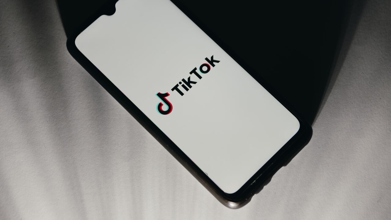 Hay muchas plataformas para llevar bienes y servicios a los usuarios (Photo illustration by Nikolas Kokovlis/NurPhoto via Getty Images)