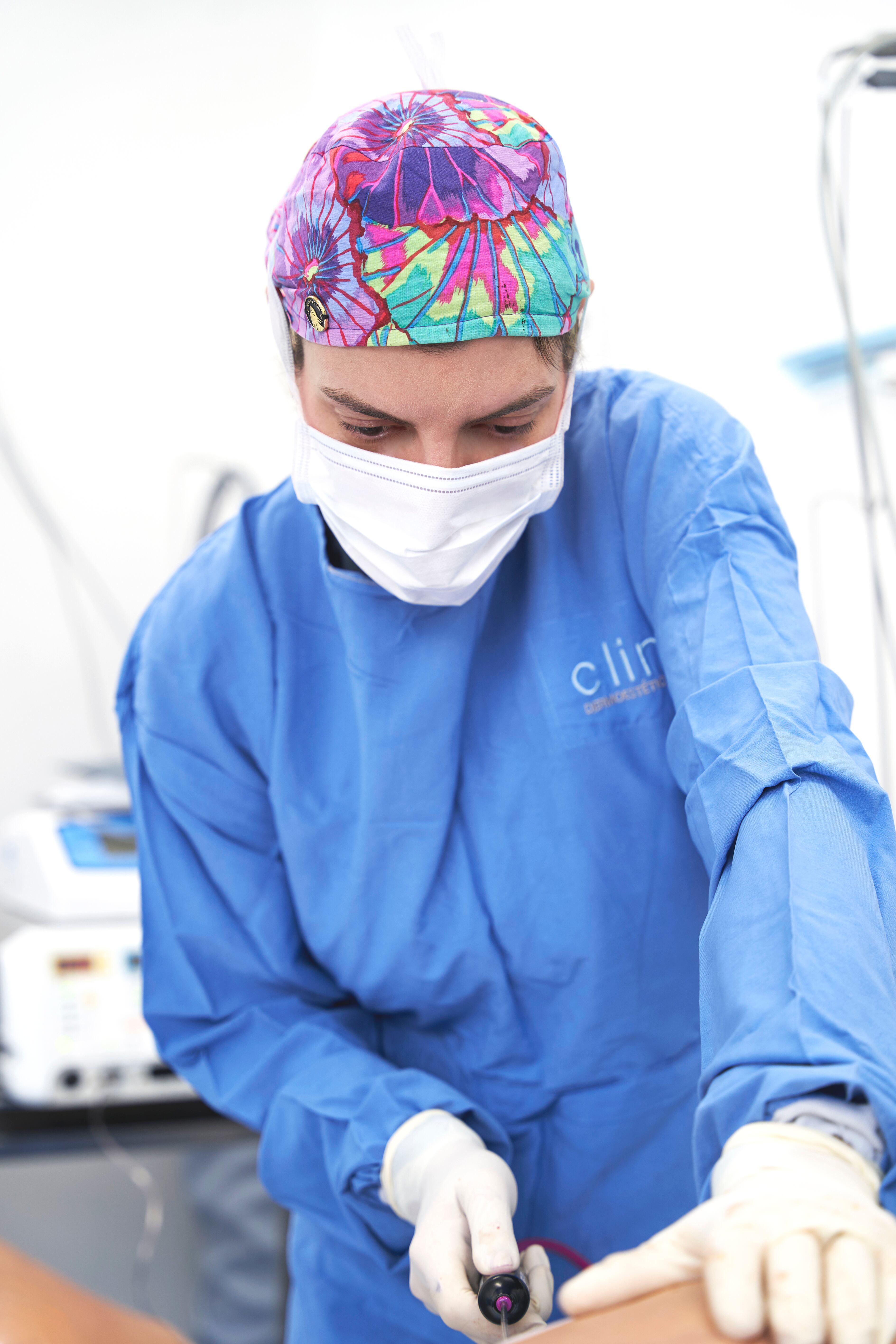 La doctora Isabel Cristina Uribe, Cirujana Plástica y Directora Médica de Cliniq.