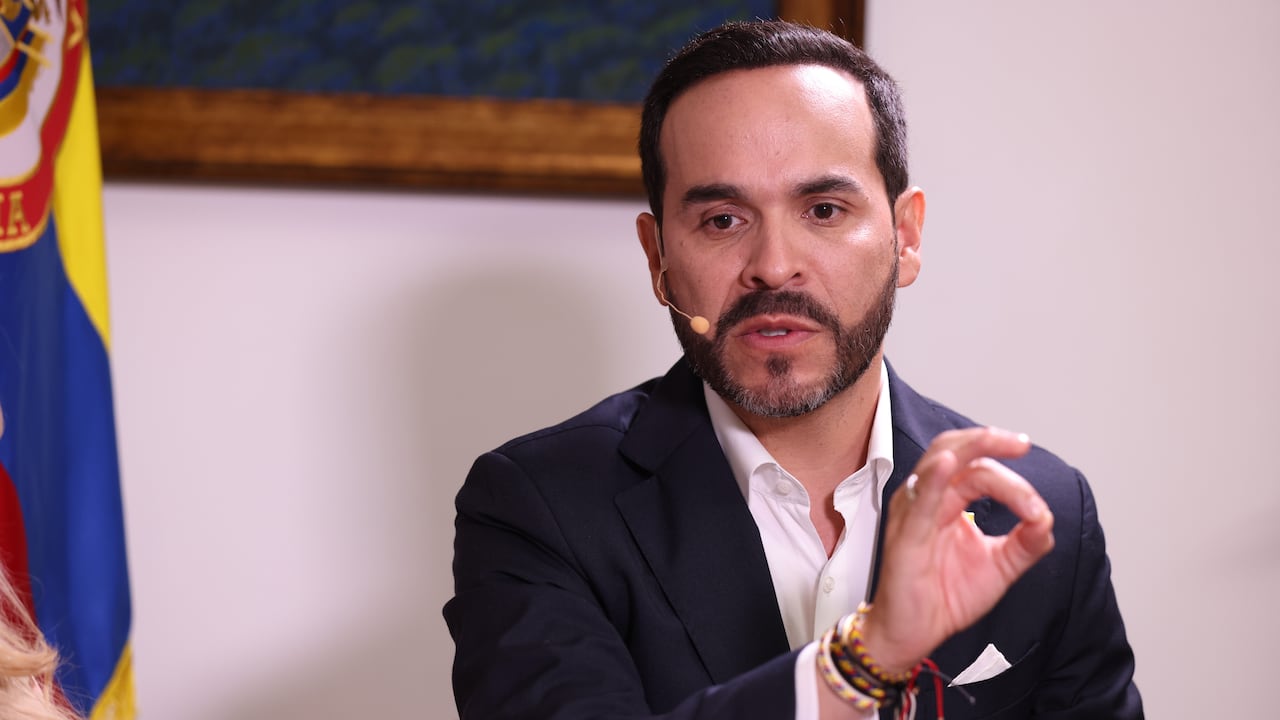 El candidato presidencial Abelardo de la Espriella aseguró que defenderá a Colombia "por la razón o por la fuerza".